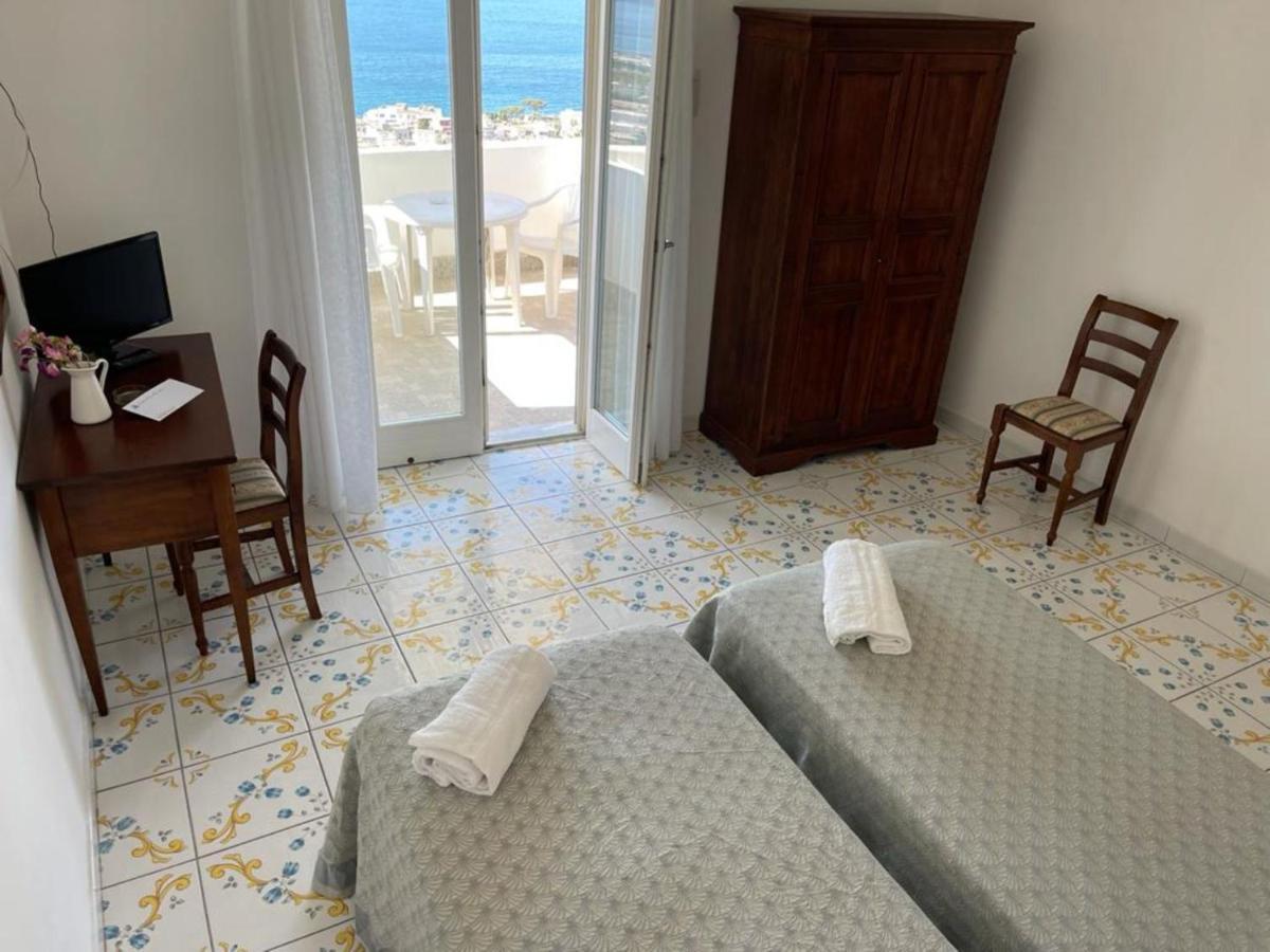 Hotel Residence - Parco Mare Monte Casamicciola Terme Oda fotoğraf
